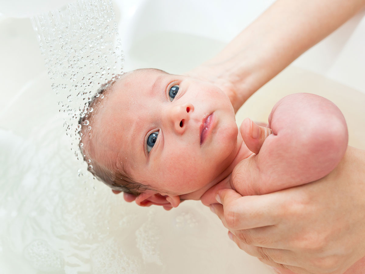 新生兒沐浴—護理師教導如何幫寶貝洗澡及注意事項